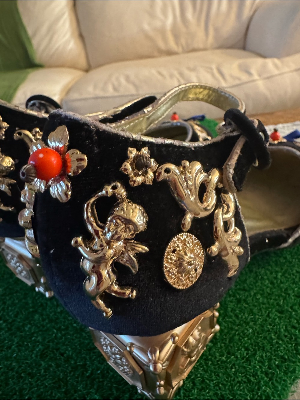 Dolce & Gabbana Black Velvet Baroque Embellished Mary Jane Heels Italy 39 RARE - Picture 11 of 16